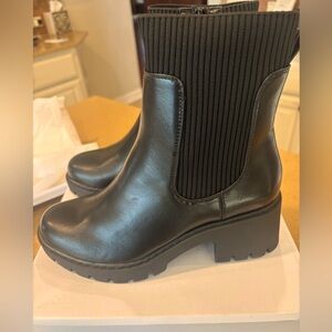 Black Ankle boot, stretch & zip, new